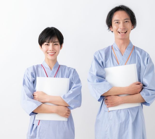 健康診断を受ける男女
