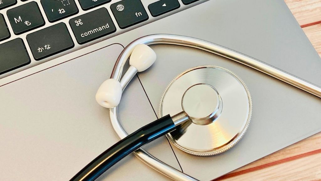 パソコンと聴診器
