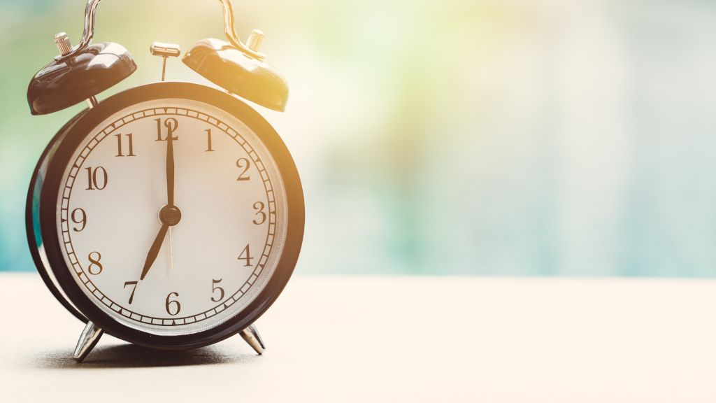 予約を示す時計の写真